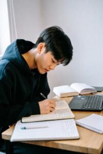 Schooligio AI for College Essays